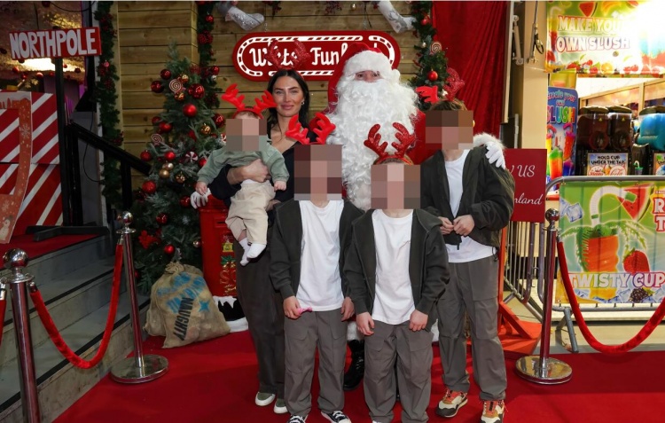 太陽報:沃克妻子帶孩子參加曼城圣誕晚會,她和沃克在鬧離婚