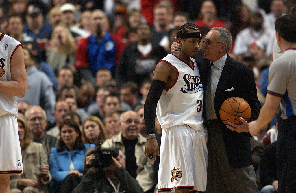 馬布里:拉里-布朗在雅典的重點(diǎn)不是贏(yíng) 而是告訴黑人孩子該做什么