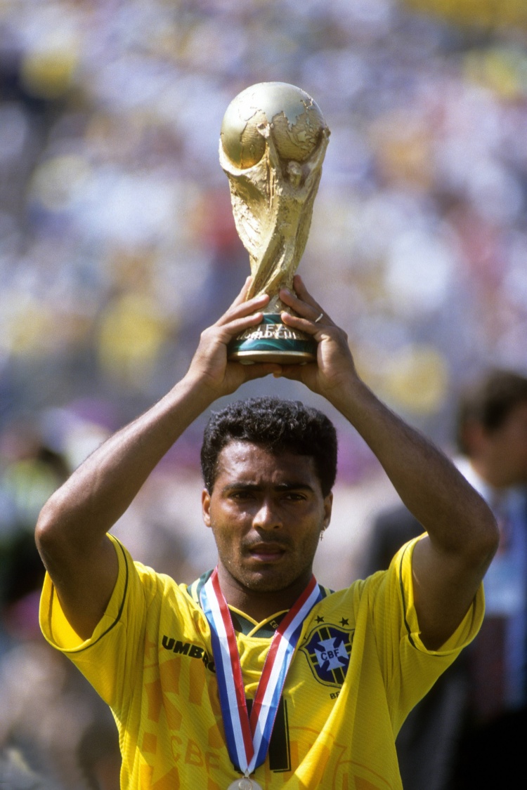 羅馬里奧:阿德里亞諾創(chuàng)造了國米歷史,他曾有我和大羅的水準