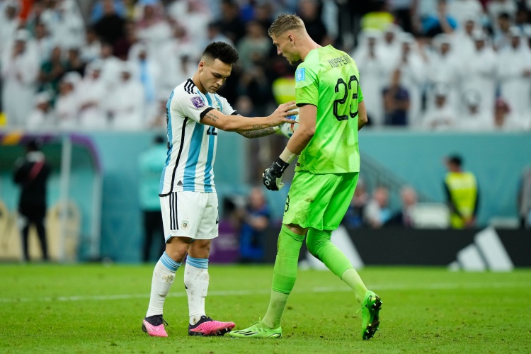 勞塔羅回憶踢荷蘭制勝點球:當我走向禁區(qū)時,荷蘭全隊都在挑釁我