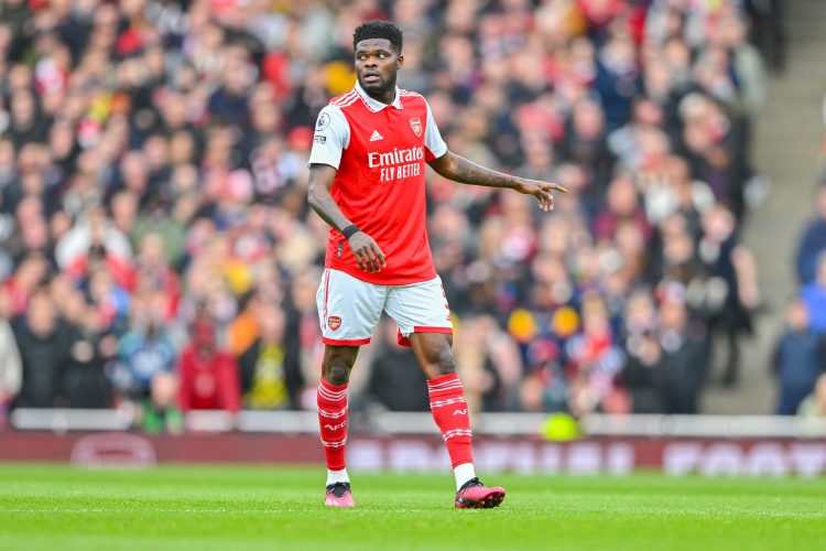 世體：巴薩瞄準(zhǔn)明夏自由市場，他們有意免簽托馬斯和塔