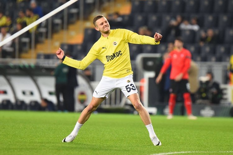 意媒:佛羅倫薩有意費內(nèi)巴切球員希曼斯基,穆里尼奧不愿冬季放人