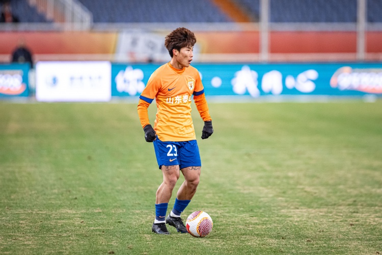 博主辟謠謝文能留洋：這根本是沒(méi)有影的事，他明年肯定還在泰山