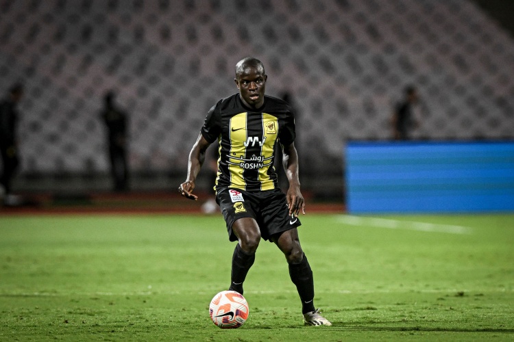 每體:弗里克本想簽坎特或格雷茨卡這樣的防守中場