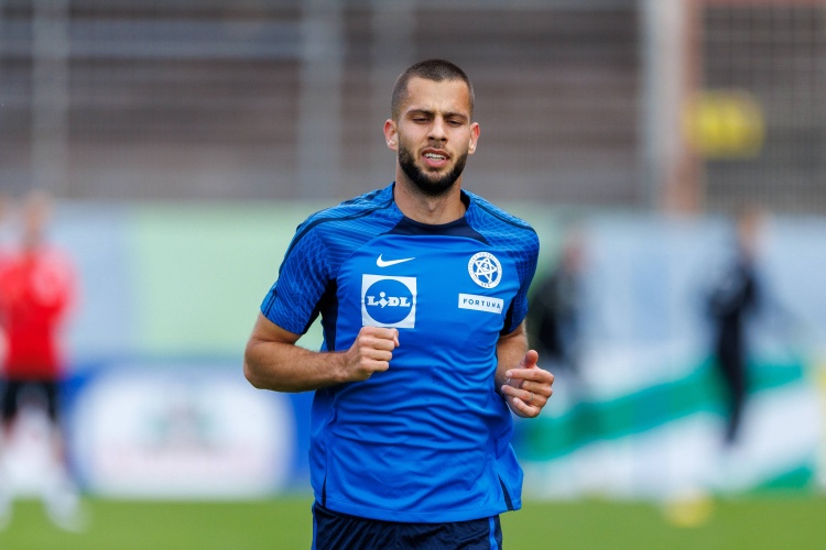 慢鏡頭:莫塔喜歡漢茨科,費(fèi)耶諾德要價(jià)3000萬(wàn)歐且不接受租借