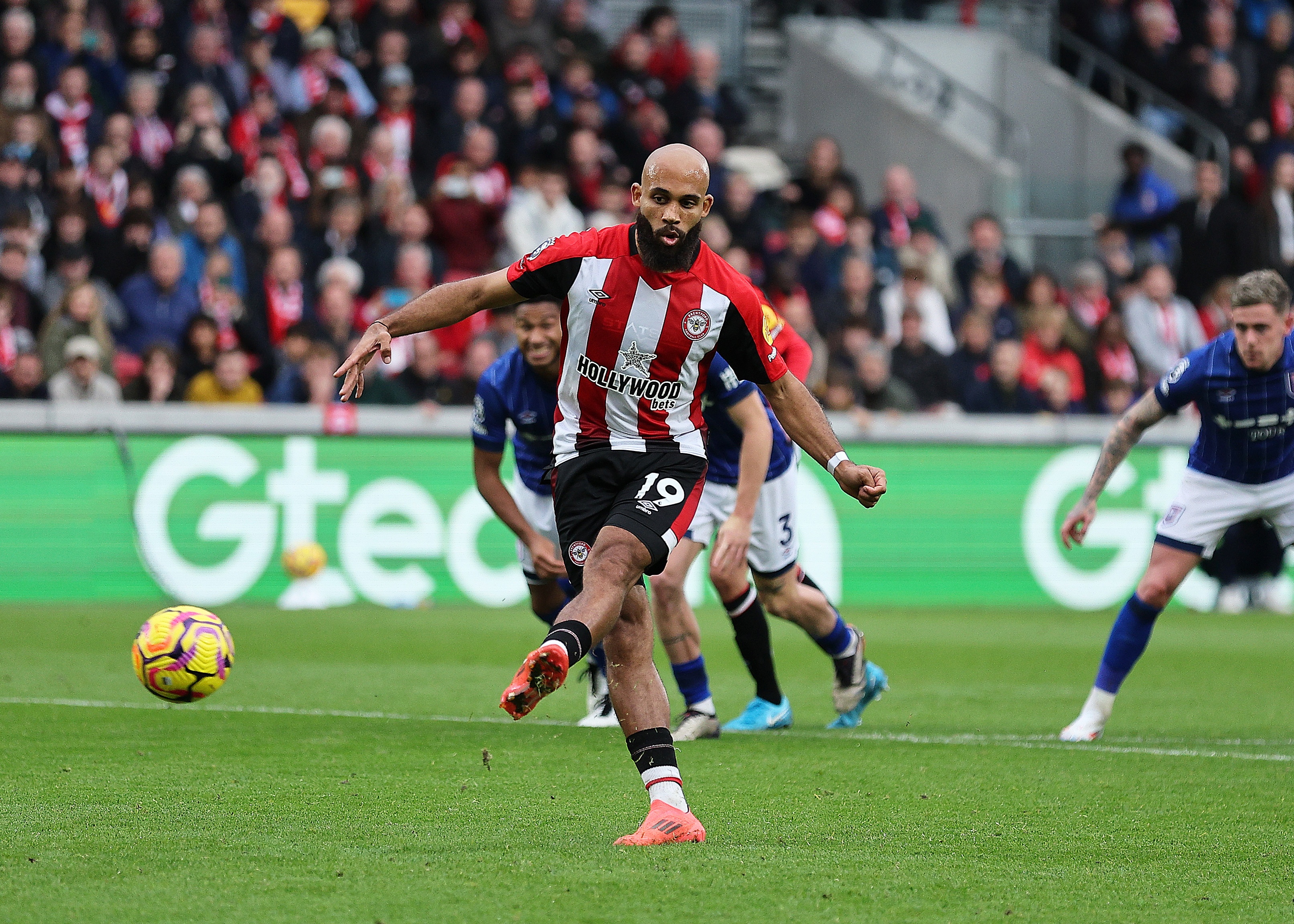 西爾維斯特：曼聯(lián)應(yīng)關(guān)注姆貝莫，能取代伊萬-托尼不容易