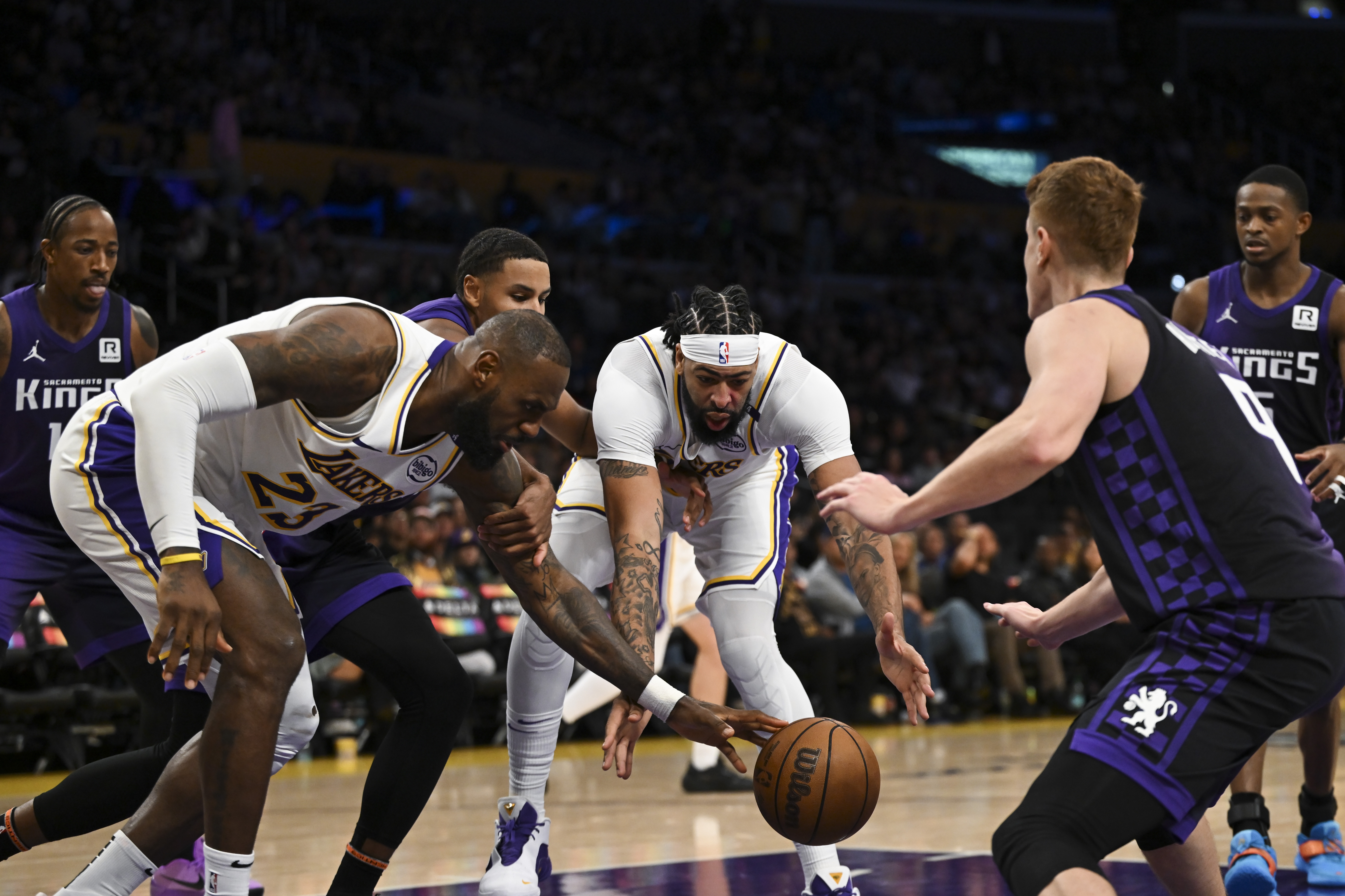 高管:湖人球員習(xí)慣了等詹眉傳球 然后就只能在快24秒時(shí)接到球