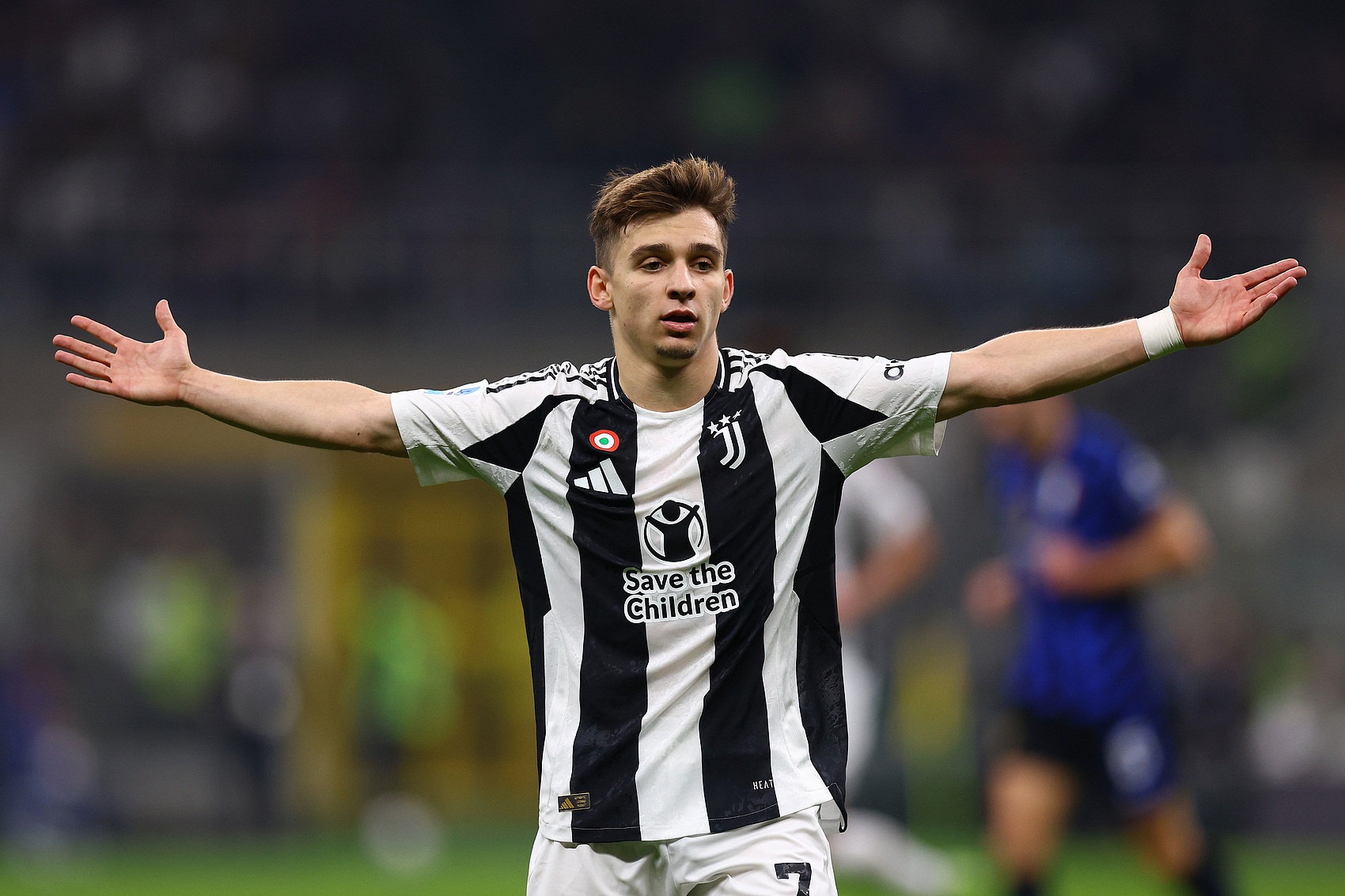 記者:尤文確定會(huì)3000萬(wàn)歐買斷小孔塞桑,卡盧盧也朝著買斷發(fā)展