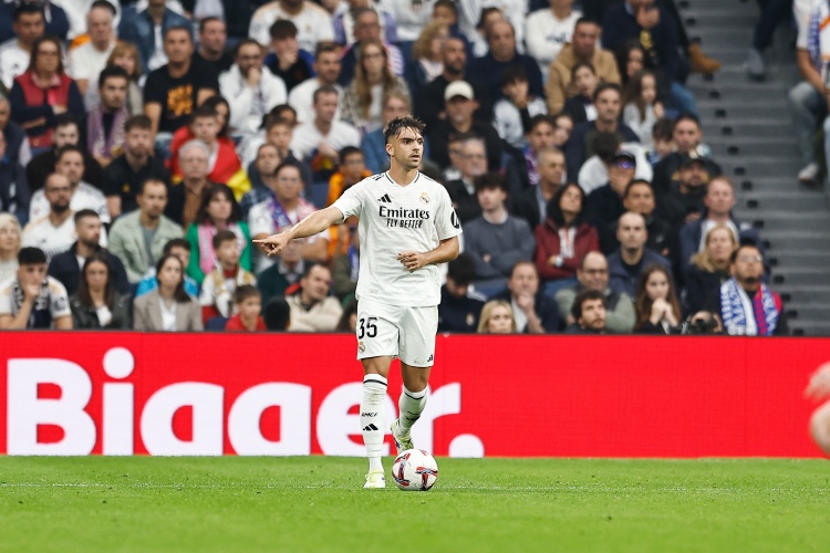 馬卡報：阿森西奧在皇馬站穩(wěn)腳跟，他已經(jīng)開始嘗試客串右后衛(wèi)