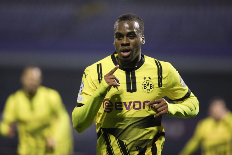 多特蒙德總經(jīng)理:吉騰斯是非賣(mài)品,希望盡可能長(zhǎng)時(shí)間留下他