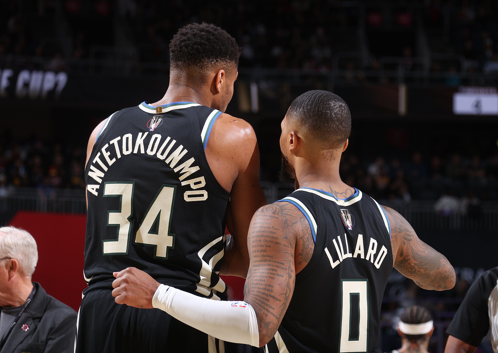 阿里納斯:雄鹿進(jìn)攻就是二人轉(zhuǎn) 好的一面是字母打中距離&背打了