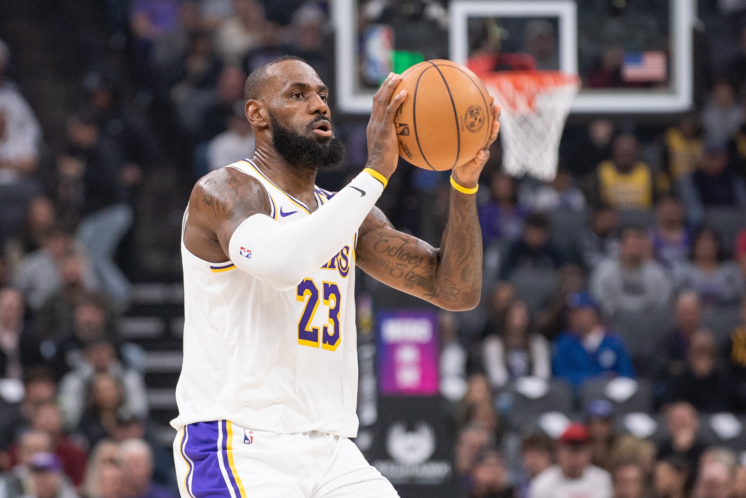 詹姆斯:身體對抗的強硬是骨子里帶的 學(xué)不來 也沒法兒學(xué)