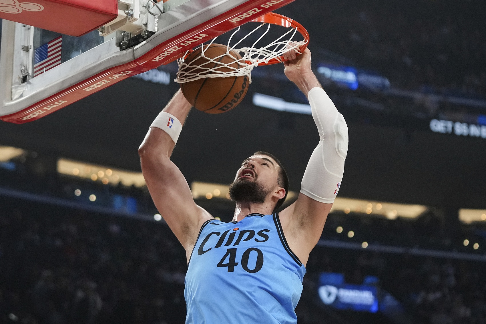 穩(wěn)定輸出！祖巴茨過去8場比賽均兩雙 期間場均19.6分12.5板