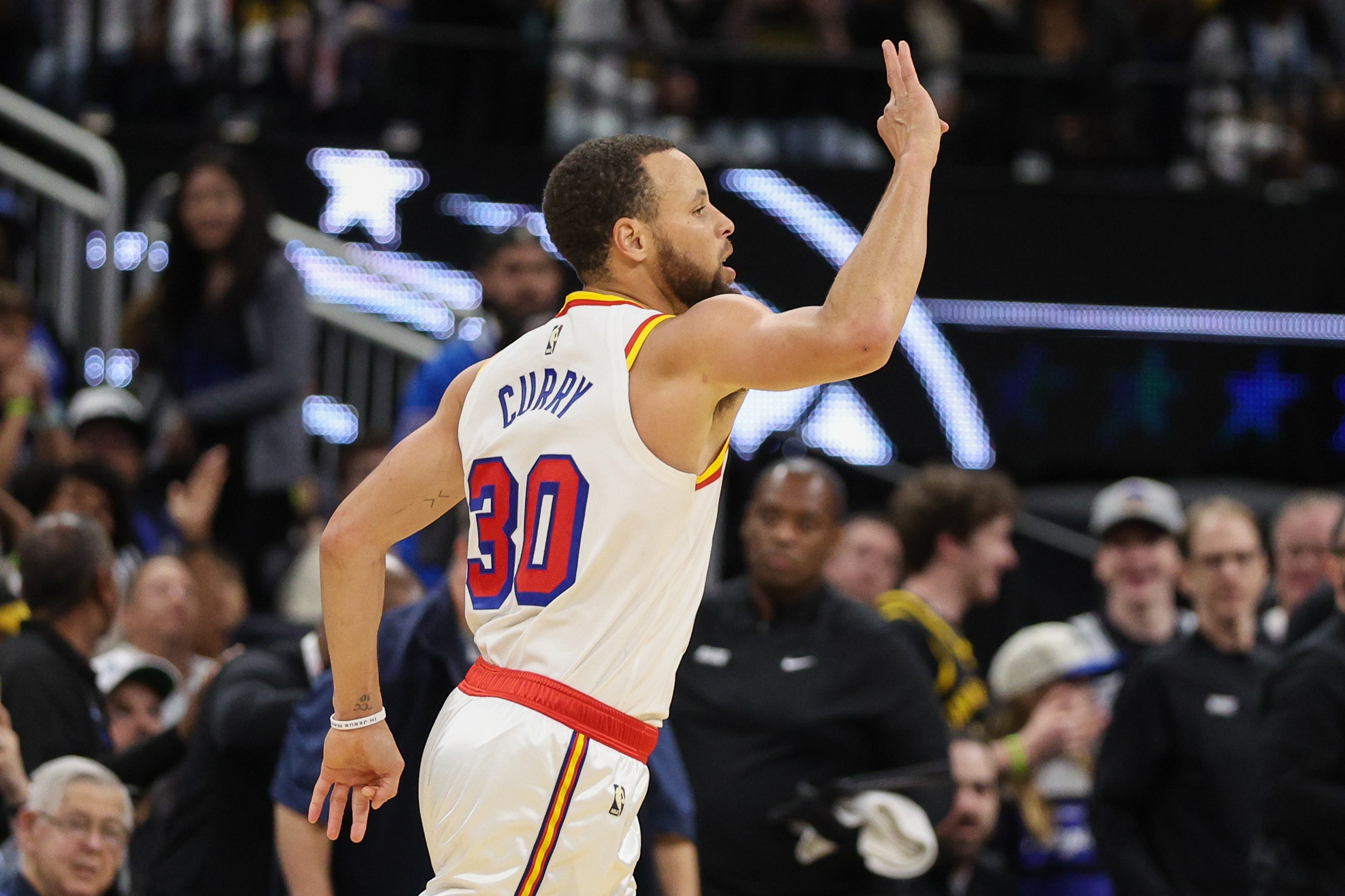 科爾:庫里投籃手感不佳時仍能表現(xiàn)出色 這就是偉大球員的標(biāo)志